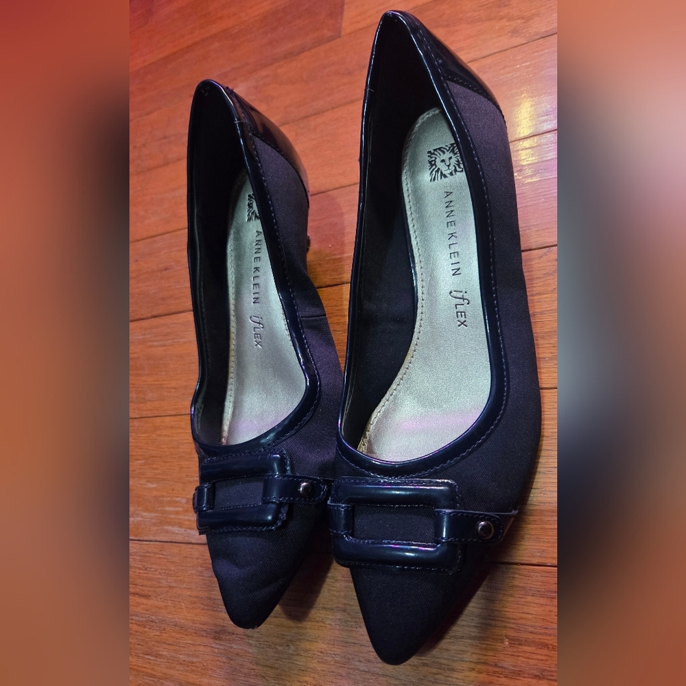Anne Klein navy kitten heels. iflex